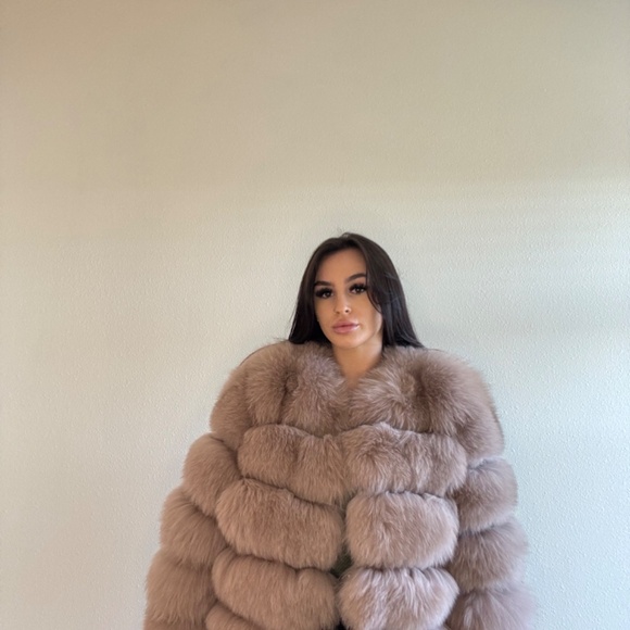 Fox Fur Coat - Picture 6 of 6